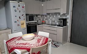 10Elode House